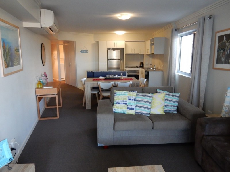 305 / 89 LANDSBOROUGH AVENUE, Scarborough QLD 4020