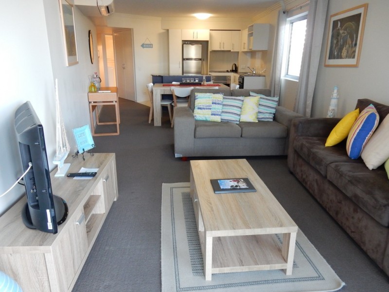 305 / 89 LANDSBOROUGH AVENUE, Scarborough QLD 4020