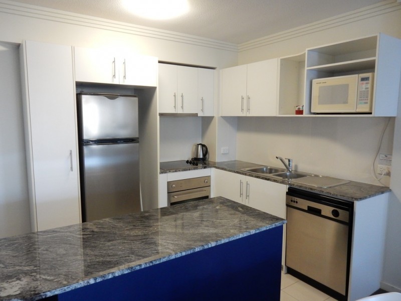 305 / 89 LANDSBOROUGH AVENUE, Scarborough QLD 4020