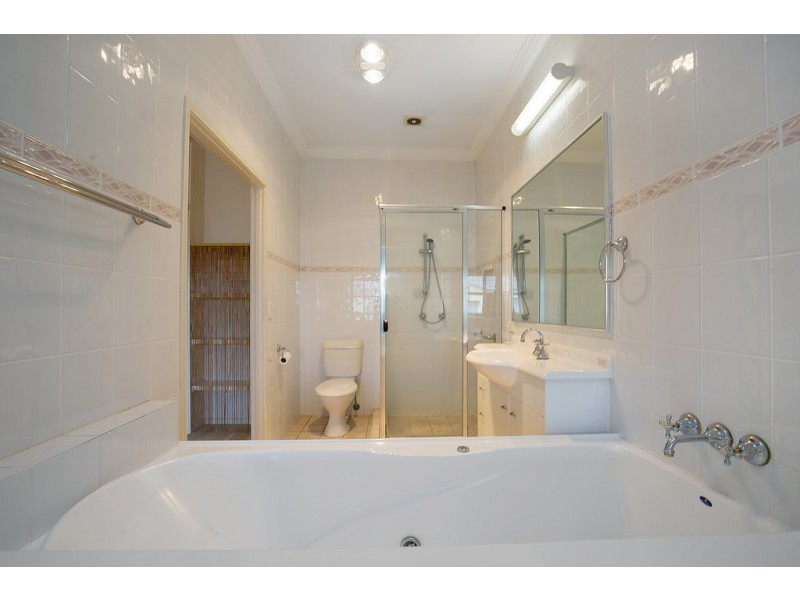 82-86 Limetree Parade, Runaway Bay QLD 4216