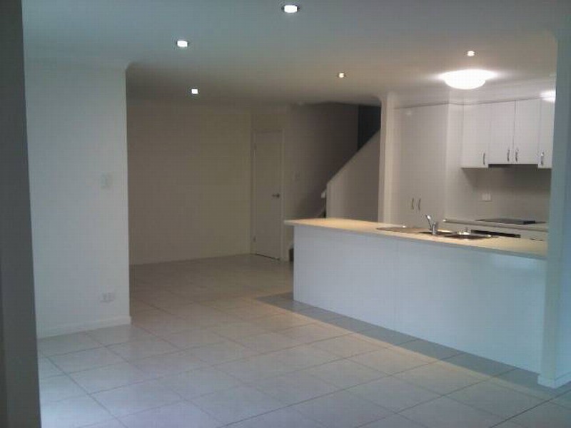 2/2 Marks Drive, Varsity Lakes QLD 4227