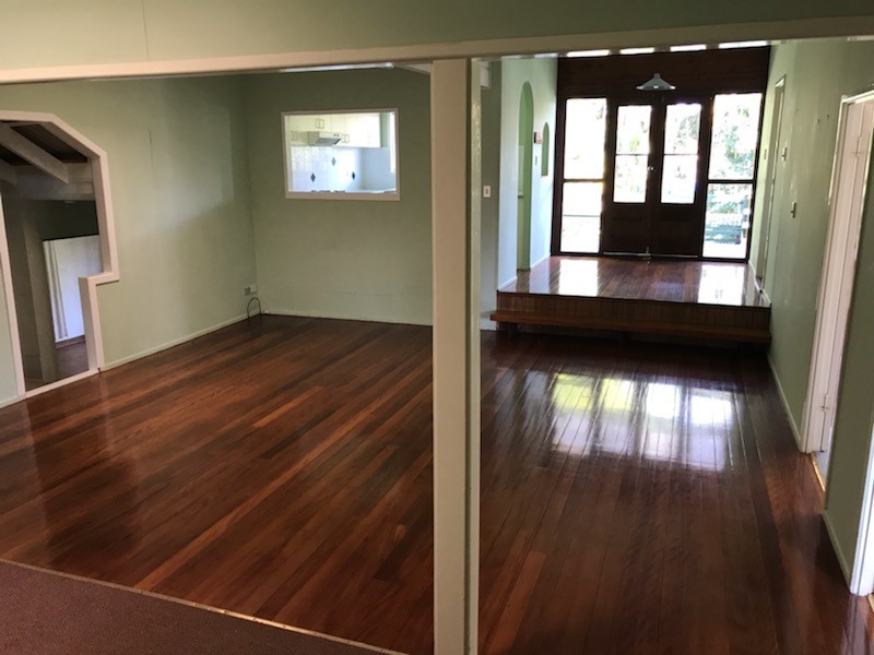 4 Raymond Avenue, Bundall QLD 4217