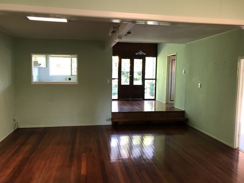 4 Raymond Avenue, Bundall QLD 4217