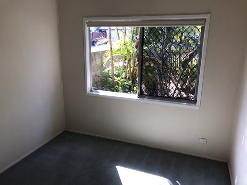 4 Raymond Avenue, Bundall QLD 4217