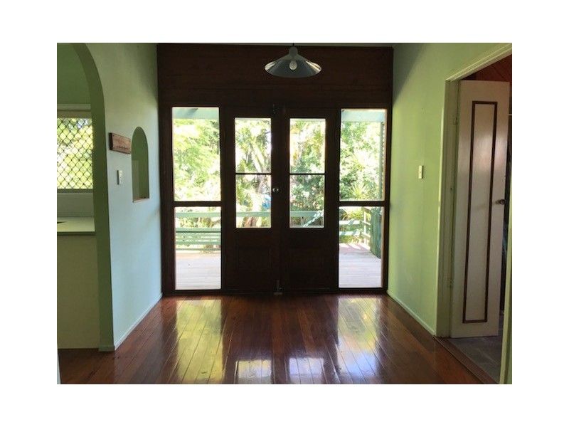 4 Raymond Avenue, Bundall QLD 4217