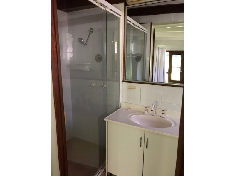 4 Raymond Avenue, Bundall QLD 4217