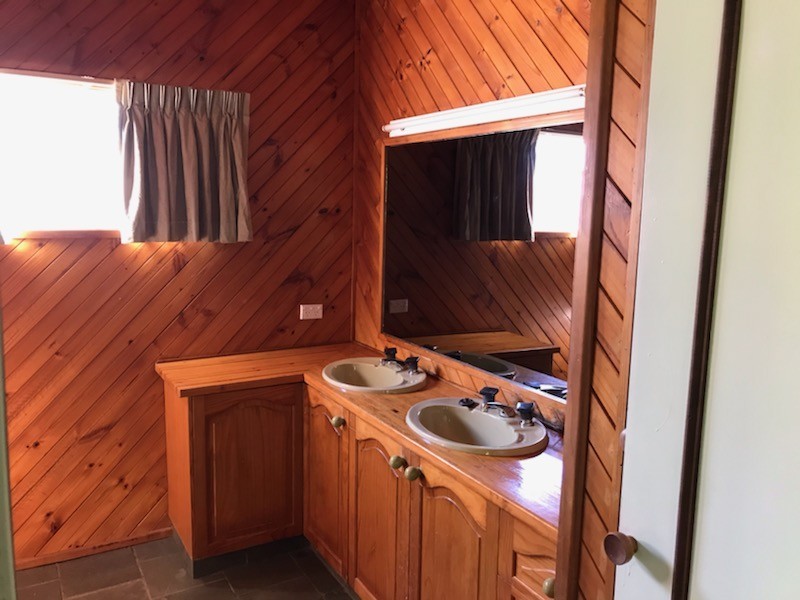 4 Raymond Avenue, Bundall QLD 4217