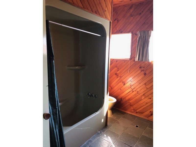 4 Raymond Avenue, Bundall QLD 4217