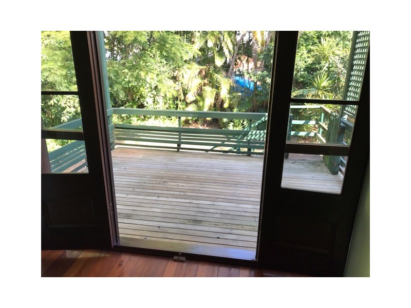 4 Raymond Avenue, Bundall QLD 4217