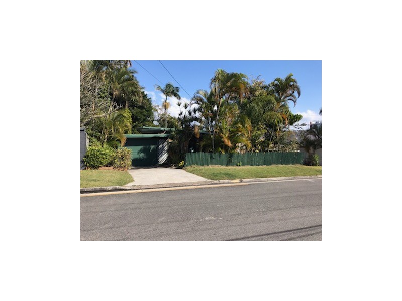 4 Raymond Avenue, Bundall QLD 4217