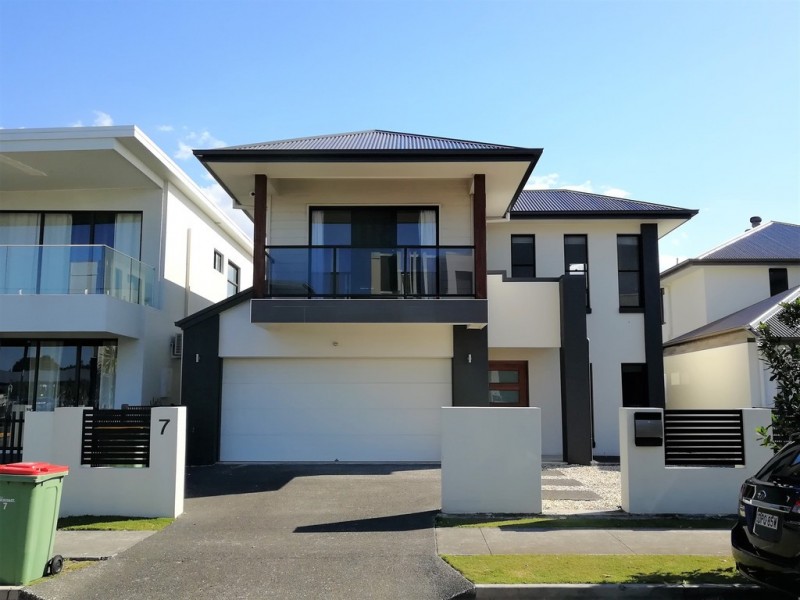 7 Jurien Crescent, Varsity Lakes QLD 4227