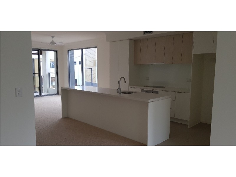 65 The Boulevard, Emerald Lakes, Carrara QLD 4211