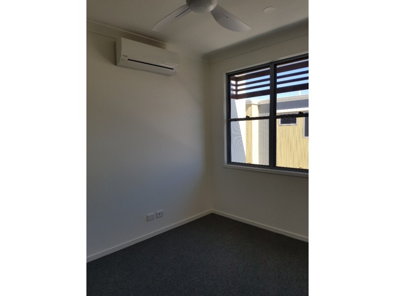 65 The Boulevard, Emerald Lakes, Carrara QLD 4211