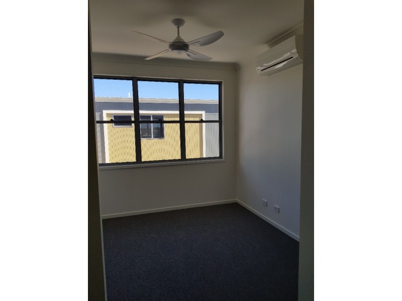 65 The Boulevard, Emerald Lakes, Carrara QLD 4211