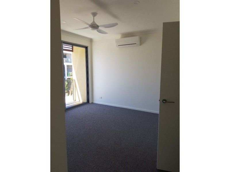 65 The Boulevard, Emerald Lakes, Carrara QLD 4211