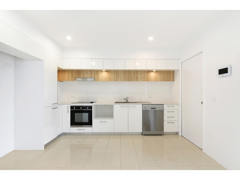 207/9 Hooker BLVD, Broadbeach Waters QLD 4218