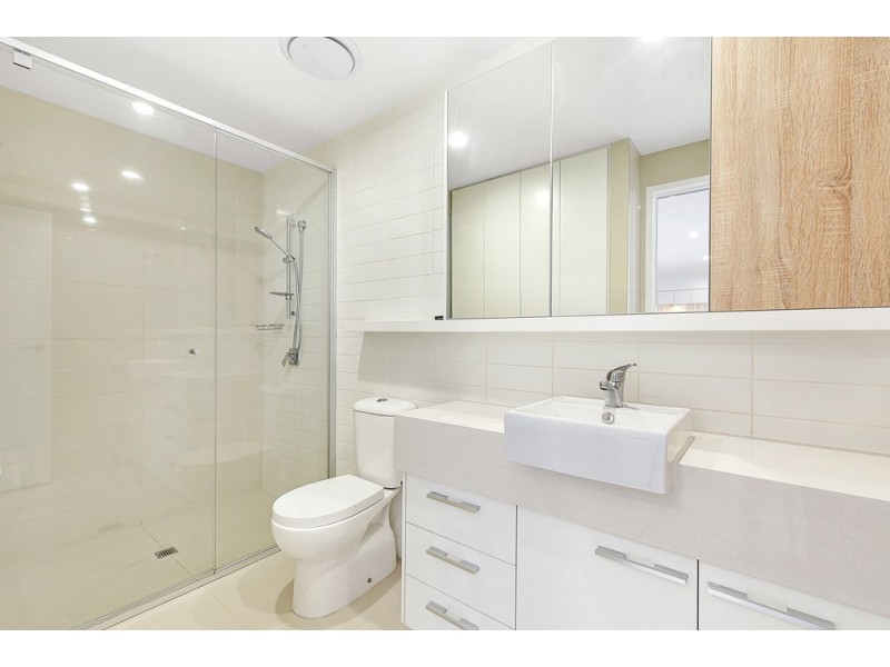 207/9 Hooker BLVD, Broadbeach Waters QLD 4218