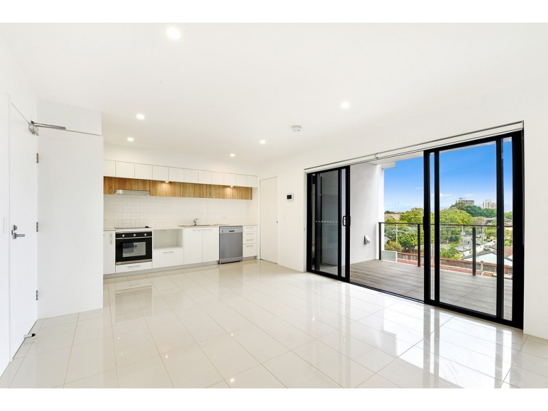 504/9 Hooker Boulevard, Broadbeach Waters QLD 4218