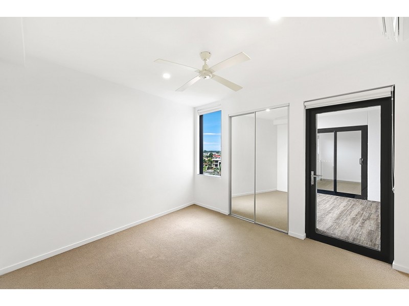 504/9 Hooker Boulevard, Broadbeach Waters QLD 4218