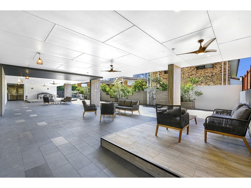 504/9 Hooker Boulevard, Broadbeach Waters QLD 4218