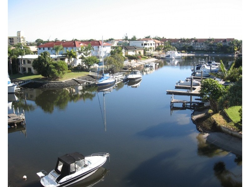 33-37 Madang Cres, Runaway Bay QLD 4216