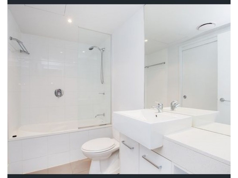 33-37 Madang Cres, Runaway Bay QLD 4216