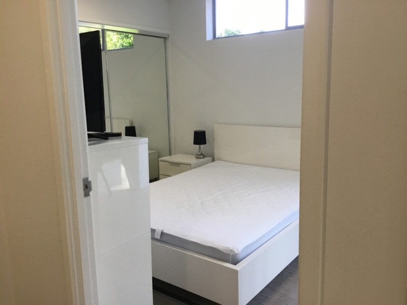 144/33 Lakefront Crescent, Varsity Lakes QLD 4227