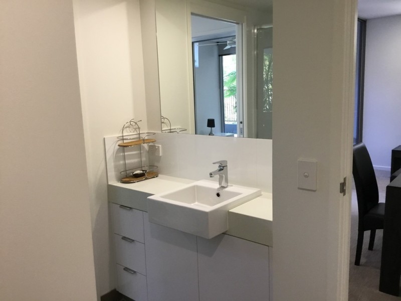 144/33 Lakefront Crescent, Varsity Lakes QLD 4227