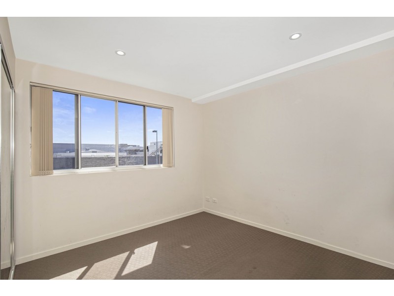 201/20 Playfield street, Chermside QLD 4032