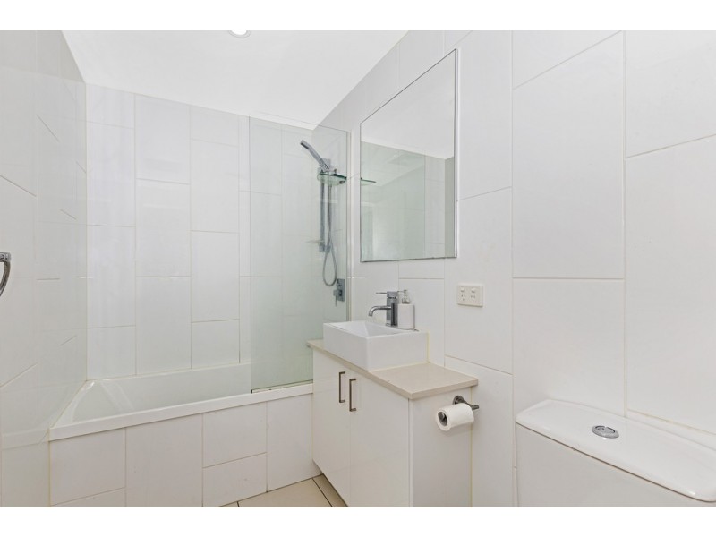 201/20 Playfield street, Chermside QLD 4032