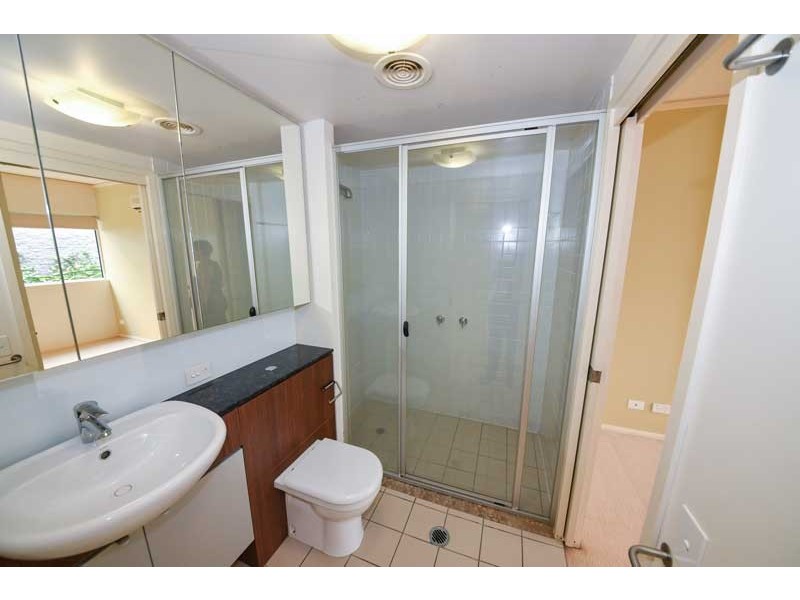 16 Hetherington, Bulimba QLD 4171