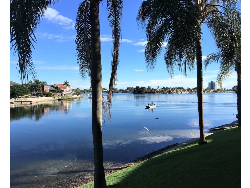 45 Markeri Street, Mermaid Waters QLD 4218