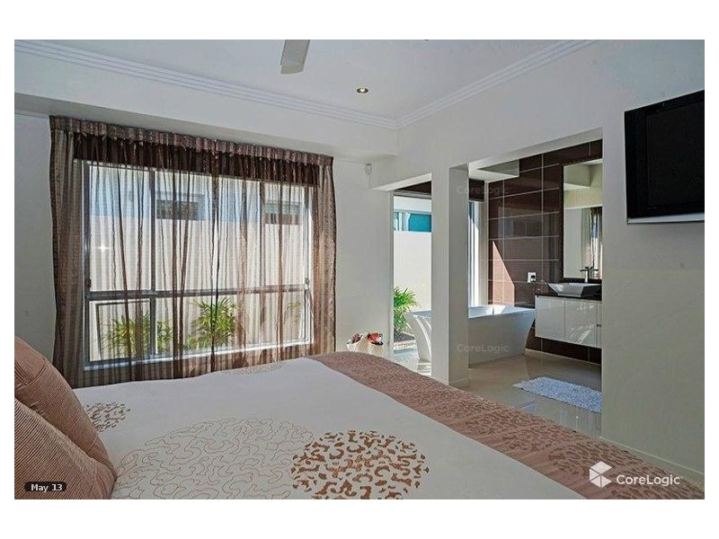 9119 Peter Senior Drive, Hope Island QLD 4212