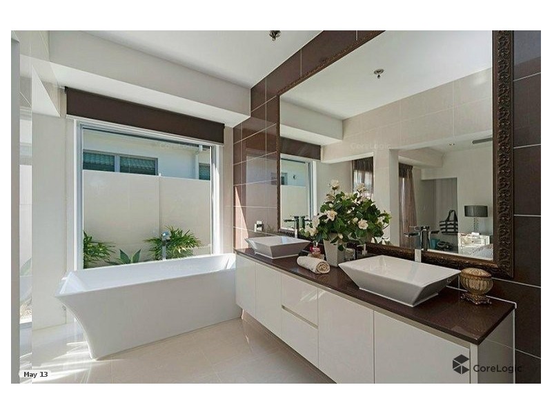 9119 Peter Senior Drive, Hope Island QLD 4212
