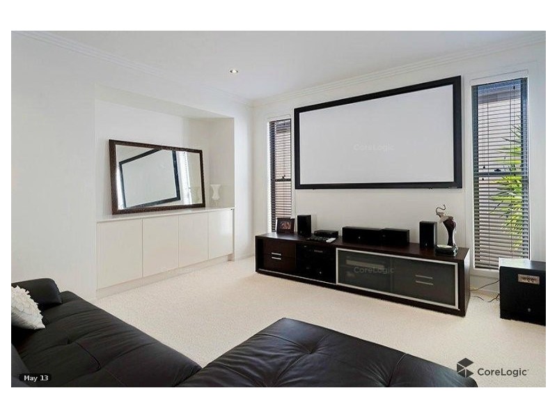 9119 Peter Senior Drive, Hope Island QLD 4212