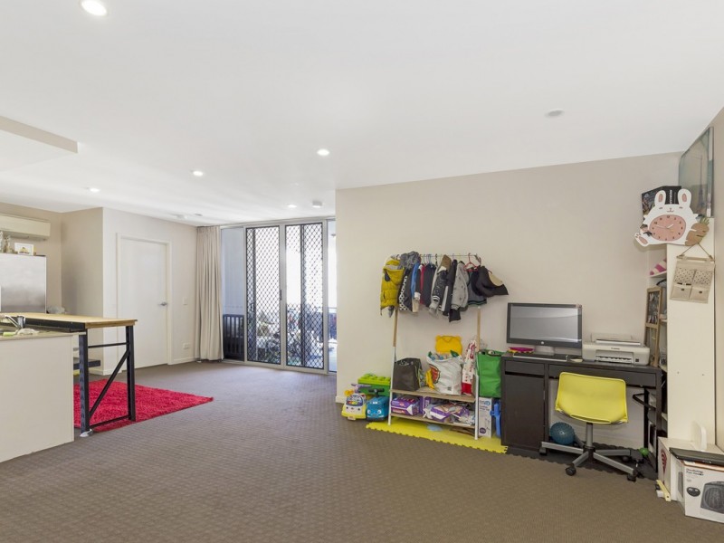 604/20 playfield street, Chermside QLD 4032