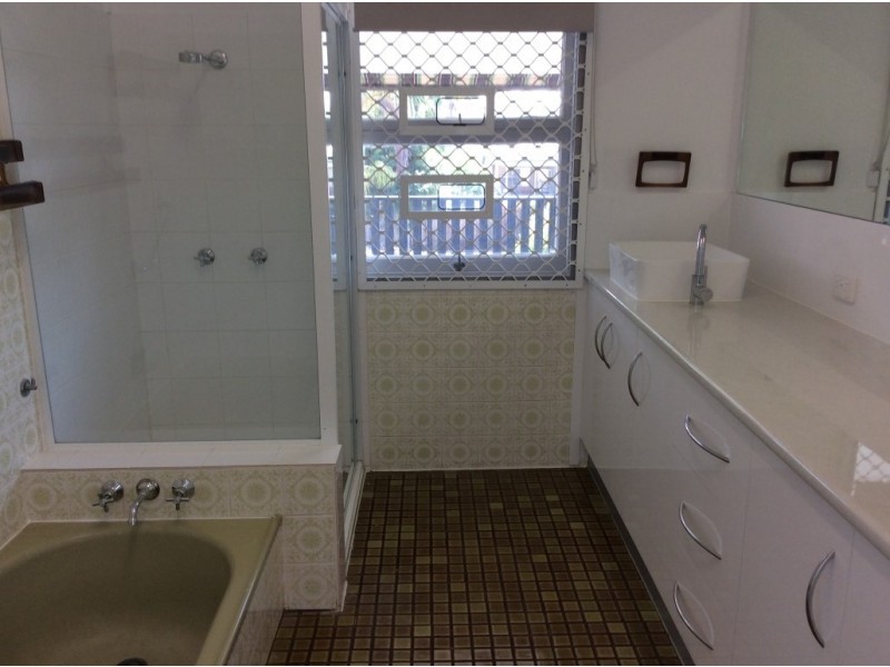 50-52 Poinciana Avenue, Tewantin QLD 4565