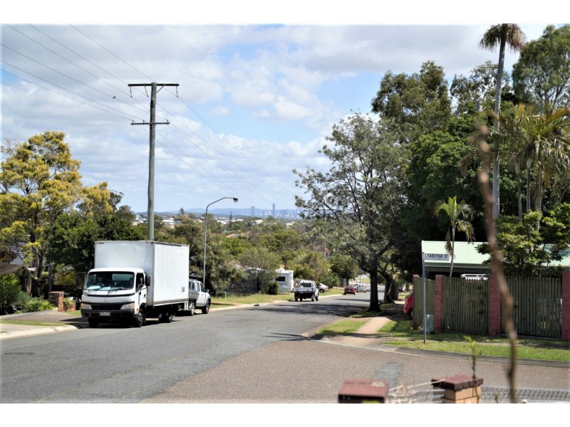 1 Tabitha Street, Manly West QLD 4179