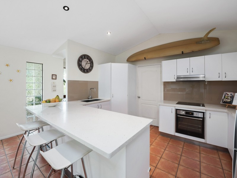 8 Comet drive, Sunrise Beach QLD 4567