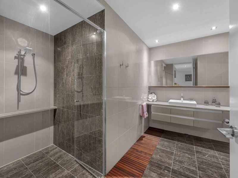 205 Coronation Drive, Milton QLD 4064