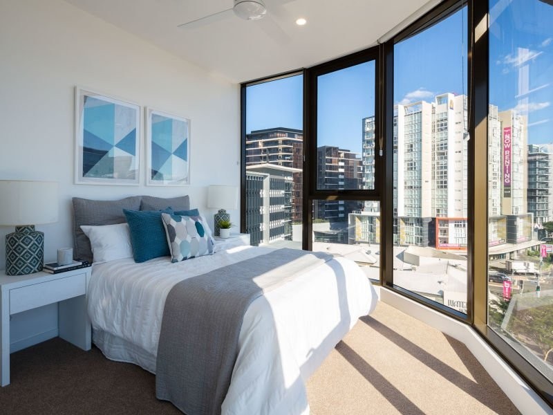 1033 ANN STREET, Newstead QLD 4006