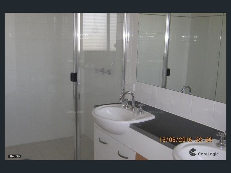 72 Greenway Cct, Mount Ommaney QLD 4074