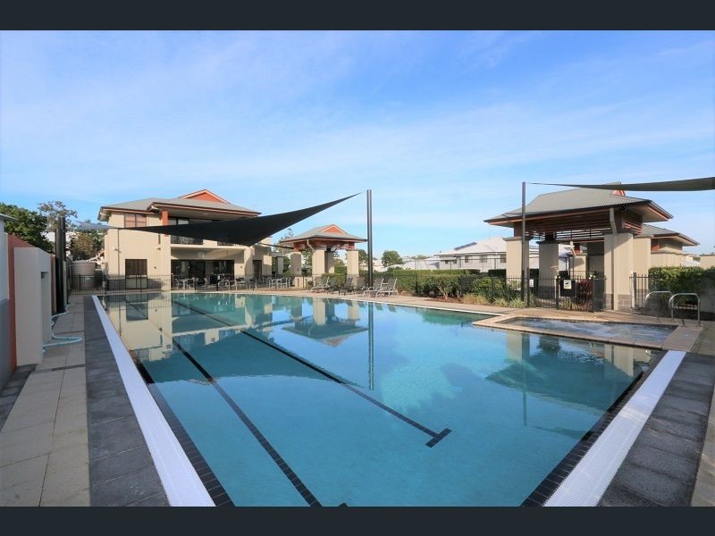 72 Greenway Cct, Mount Ommaney QLD 4074