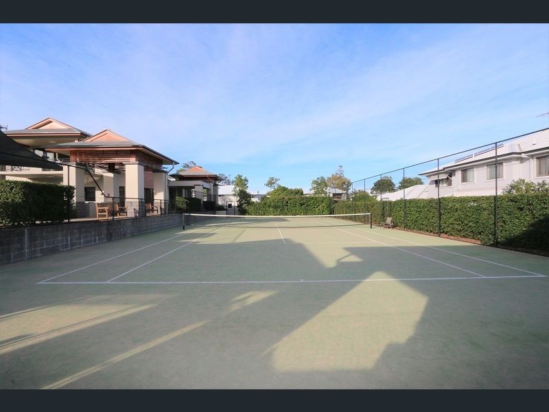 72 Greenway Cct, Mount Ommaney QLD 4074