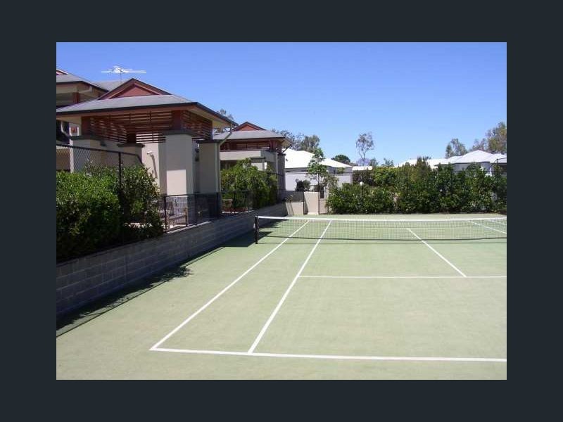 72 Greenway Cct, Mount Ommaney QLD 4074