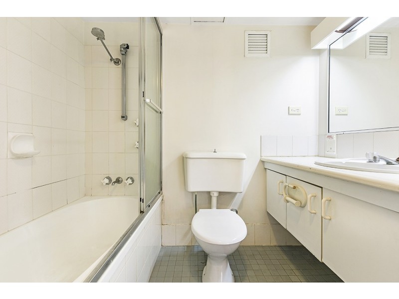 409/70 Remembrance Drive, Surfers Paradise QLD 4217