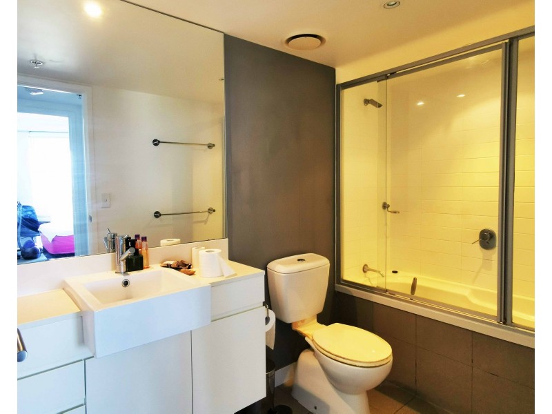 31802/9 Lawson St., Southport QLD 4215