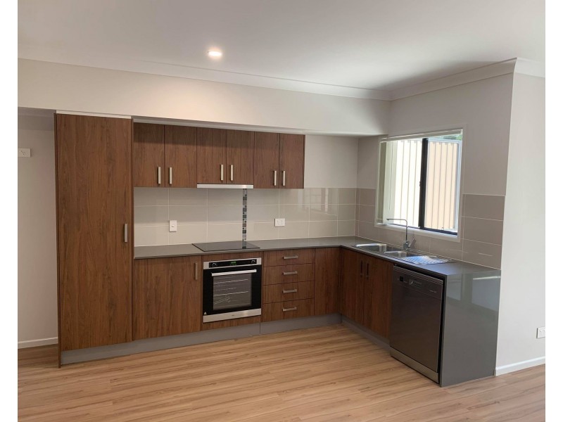 17B Mounthill St., Hillcrest QLD 4118