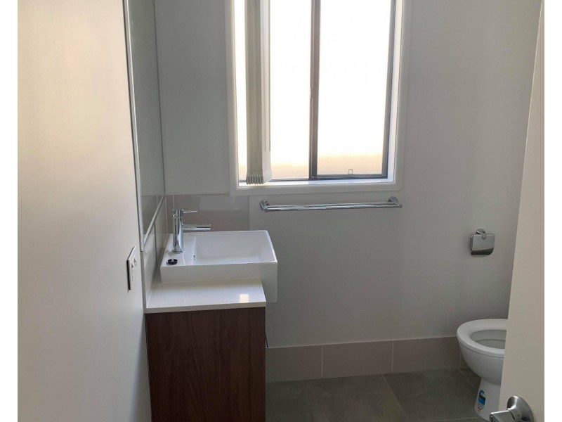 17B Mounthill St., Hillcrest QLD 4118