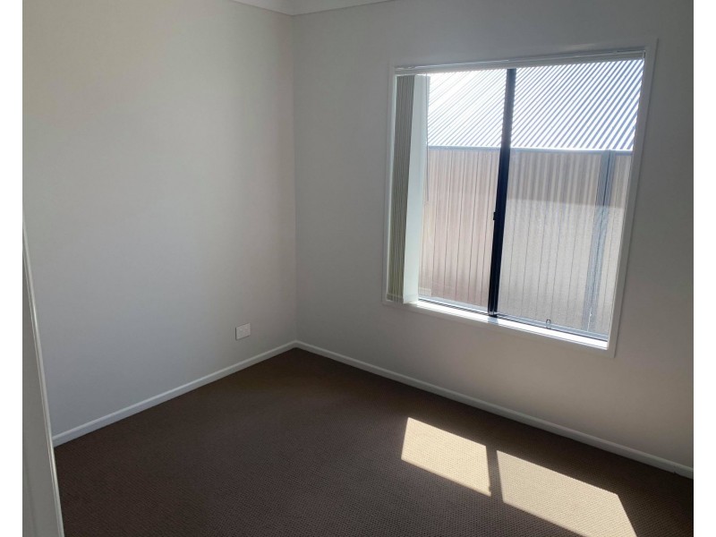 17B Mounthill St., Hillcrest QLD 4118